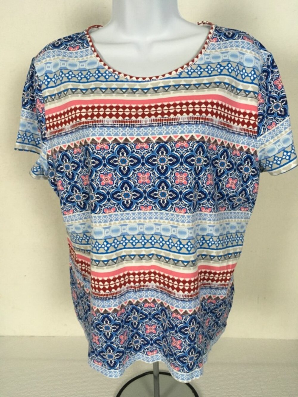 Croft and Barrow Classic Tee Size XL Blue White Pink Short Sleeves Round Neck